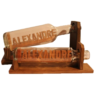 Garrafa com nome em madeira