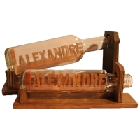 Garrafa com nome em madeira