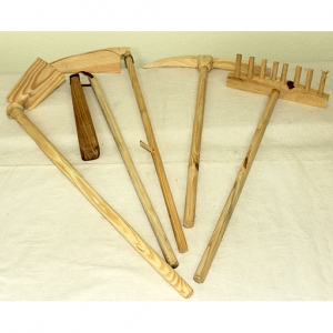 Utensílio agrícola em madeira