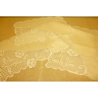 Conjunto de quarto em linho, renda e bordado