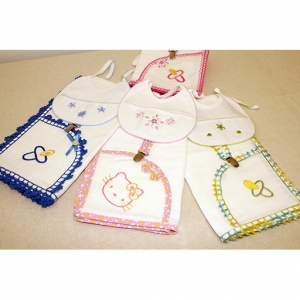Conjunto de fralda + babete + fita para chupeta